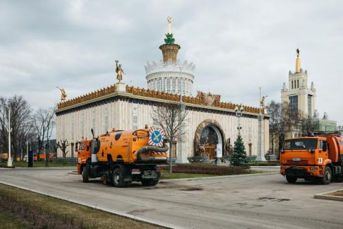 07.04.2020 Благоустройство ВДНХ во время  0013