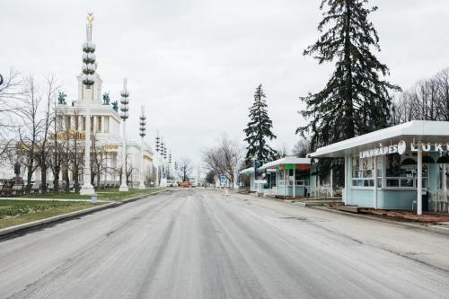 07.04.2020 Благоустройство ВДНХ во время  0056